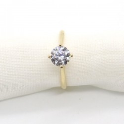 Anillo de compromiso solitario dorado #7.5 Oro 10k