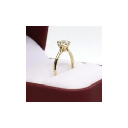 Anillo de compromiso solitario dorado #7.5 Oro 10k